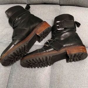 Zara leather combat boots 2 buckles Sherpa lining Sz 37 good overall condition